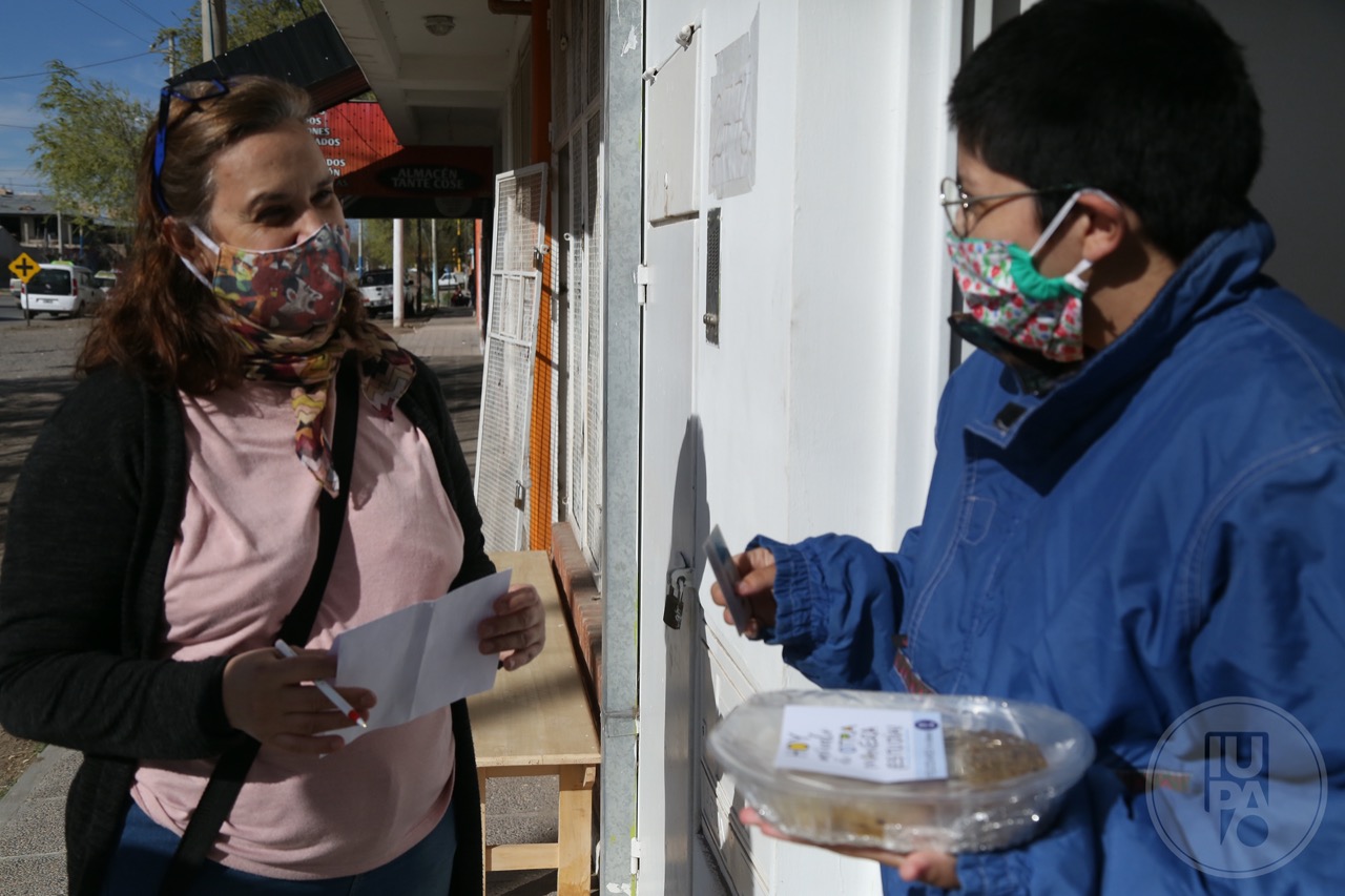 entrega de viandas a estudiantes