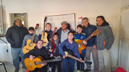 Clase guitarra en Escuela de Arte Popular El Cuy