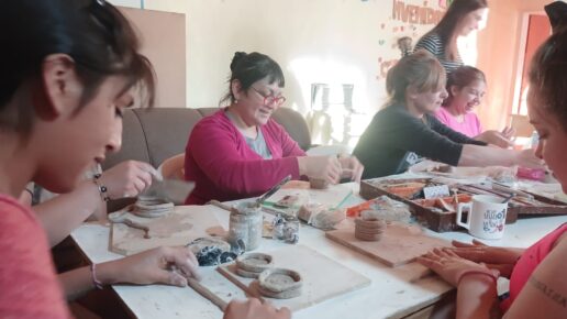 Taller cerámica en Choele Choel, con Apasa