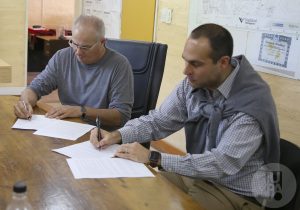 firma convenio con Patagonian Tech