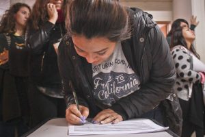 beca firma de estudiante