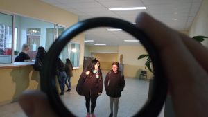 Estudiantes en el pasillo. Imagen ilustrativa