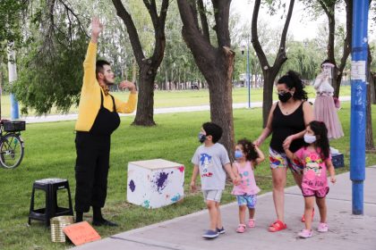 intervención artística estatua viviente