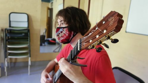 clase guitarra estudiante