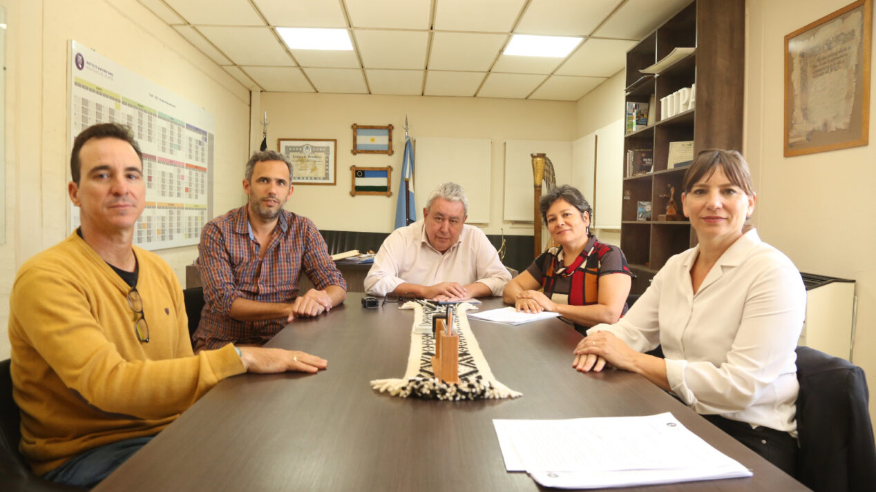 De izquierda a derecha: Nelson Vargas, Pablo Ais, Félix San Martín, Isabel Almeyda y María Paz Malaccorto.