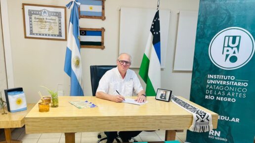 Rector Gerardo Blanes firma resolución de convocatoria elecciones